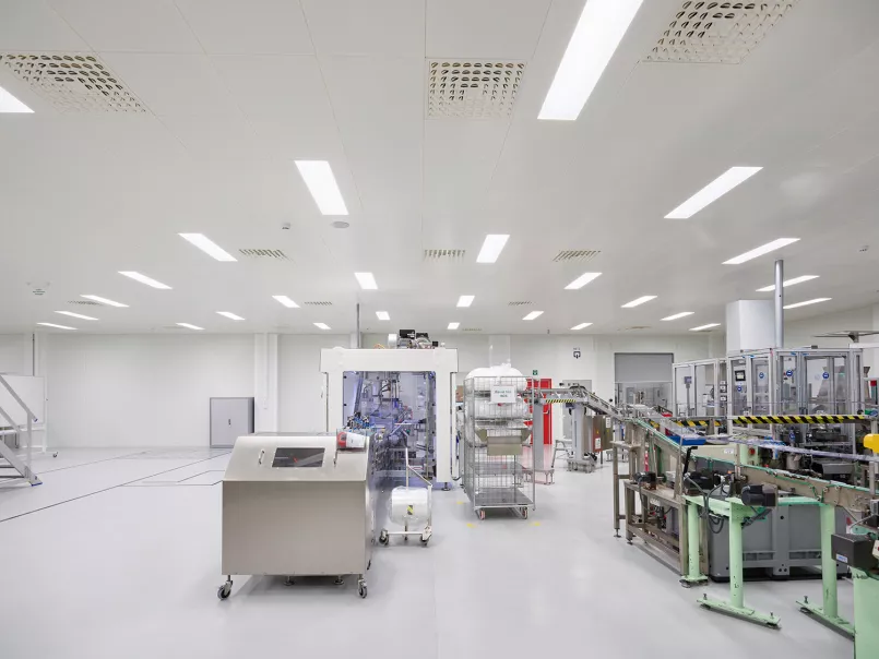 The U7 recessed luminaires in Terumo Europe's offices feature LED+LENSTM optics