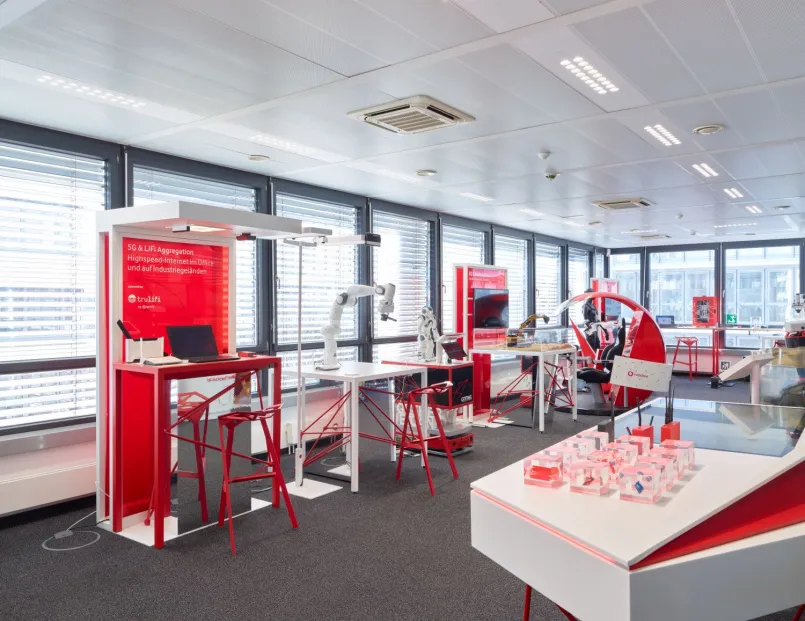 U7M1-Vodafone-b%20special.jpg