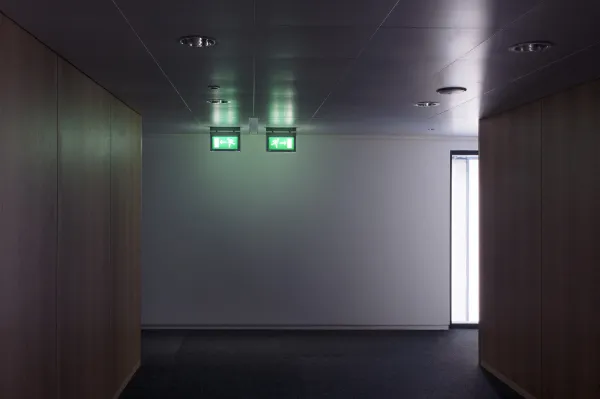 De nieuwe verlichting in de parkeergarages en technische ruimtes zorgt voor een minimum aantal ge