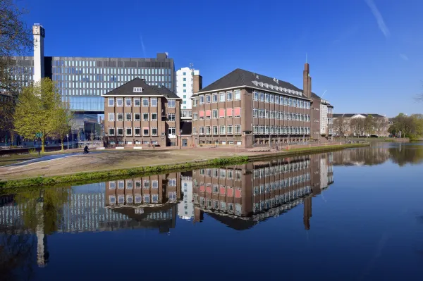 Historic building G on Prinsengracht designed by architect Hulshoff in 1934, housing the psychology faculty.