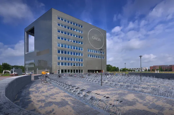 Luminarios empotrados en las salas de laboratorio del edificio Orion de Wageningen