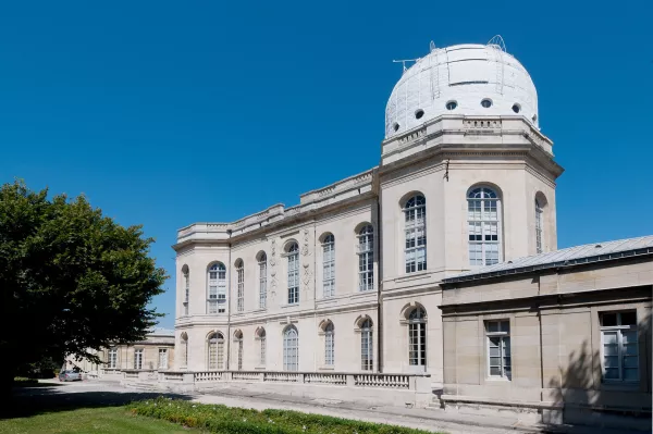 Een veiligheidsverlichtingsarmatuur in het Observatorium van Parijs