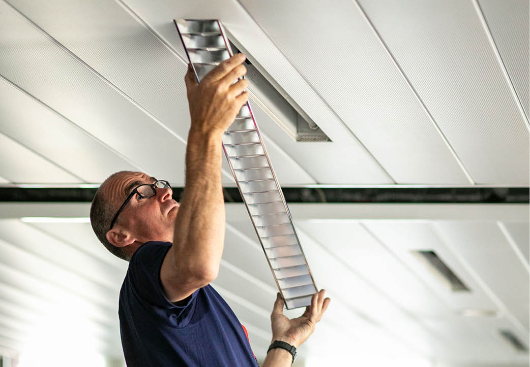 Leds zijn performanter en energiezuiniger dan fluorescentielampen. En dankzij refurbishment van uw bestaande toestellen blijft de afvalberg beperkt en kan uw lichtrenovatie plaatsvinden zonder ingrijpende werken